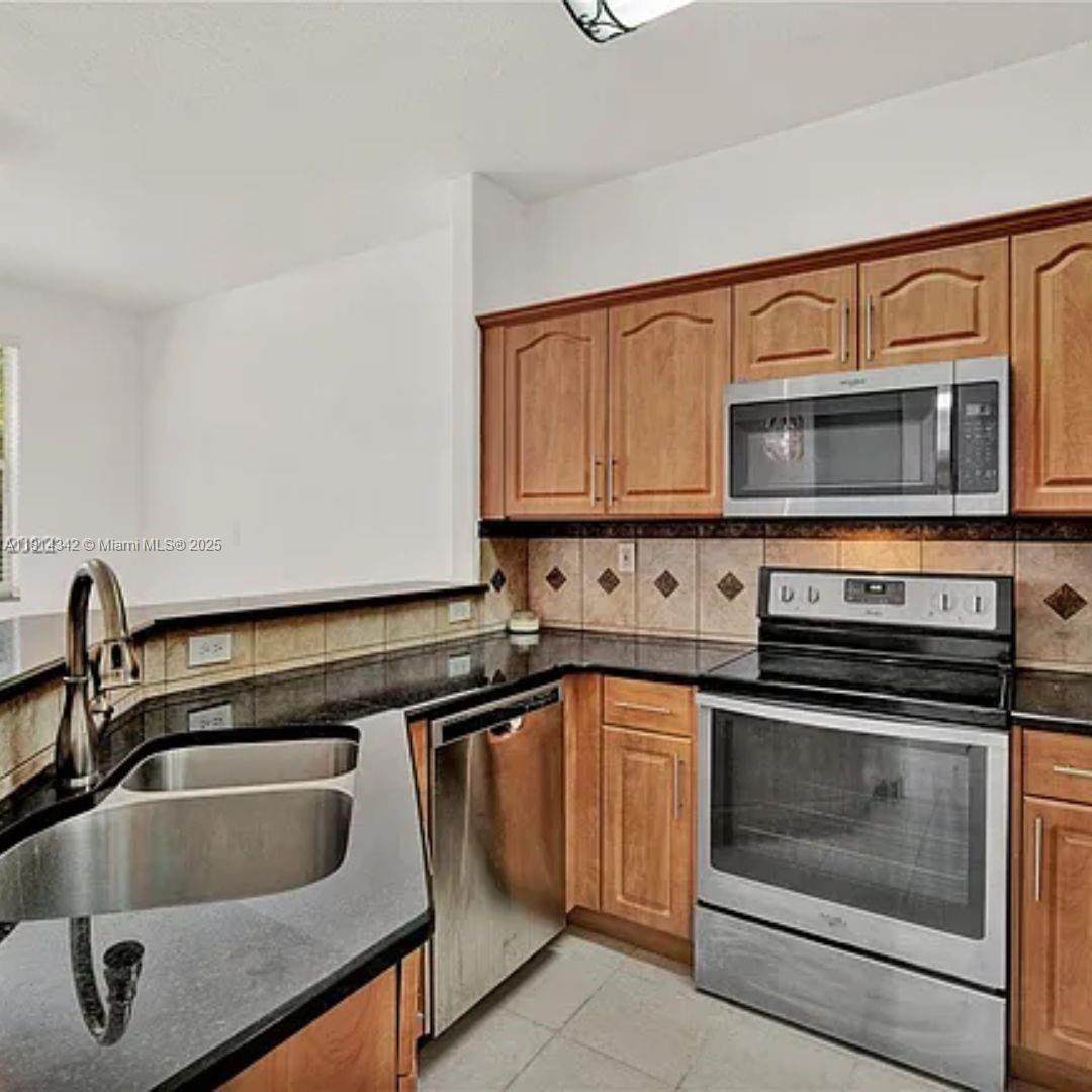 10902 Nw 79th St - Photo 1
