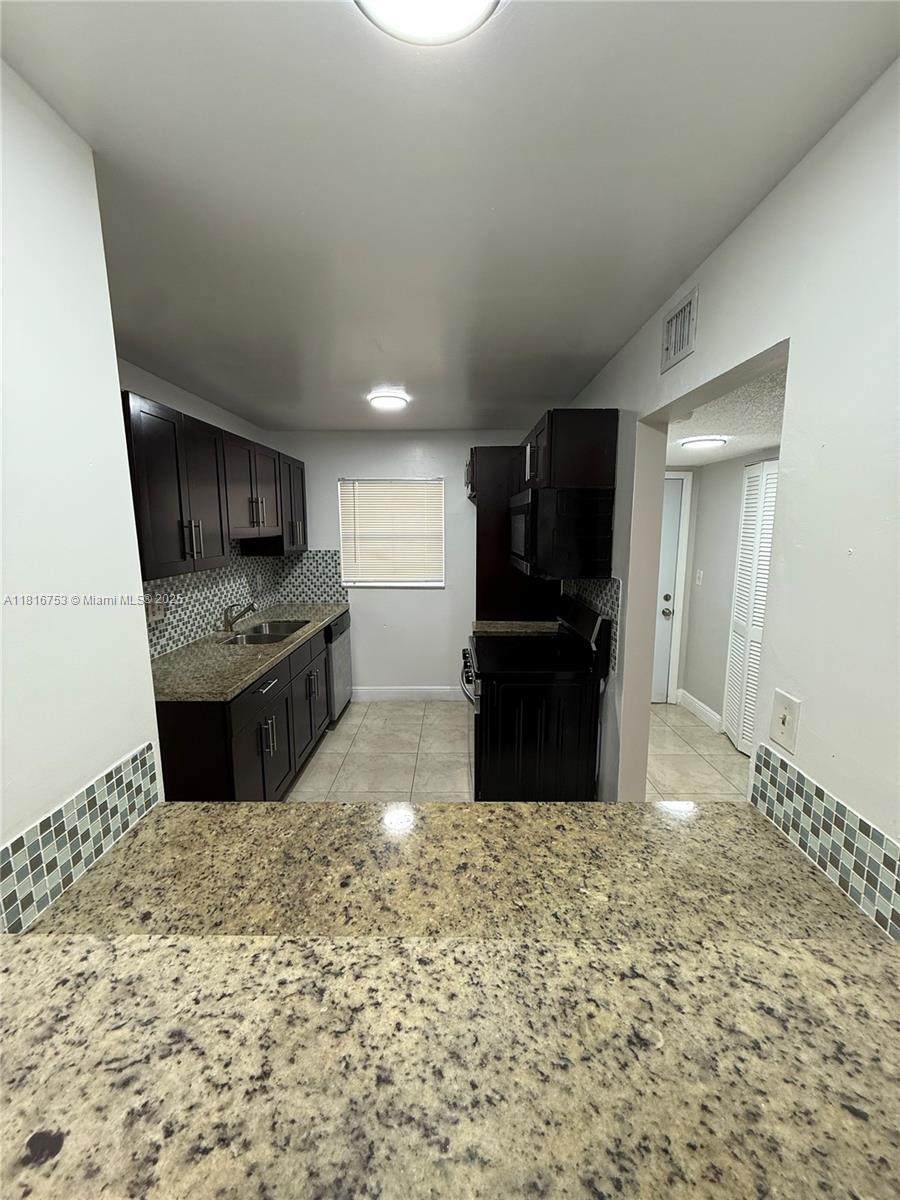 4121 Stirling Rd - Photo 1