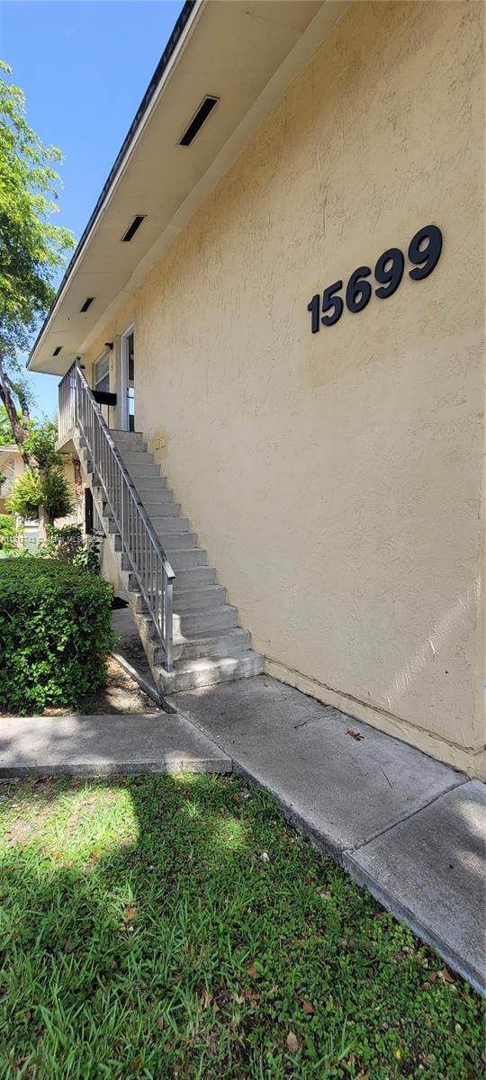 15699 73rd Cir Ter - Photo 1