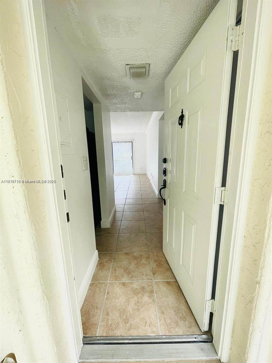9301 92nd - Photo 1