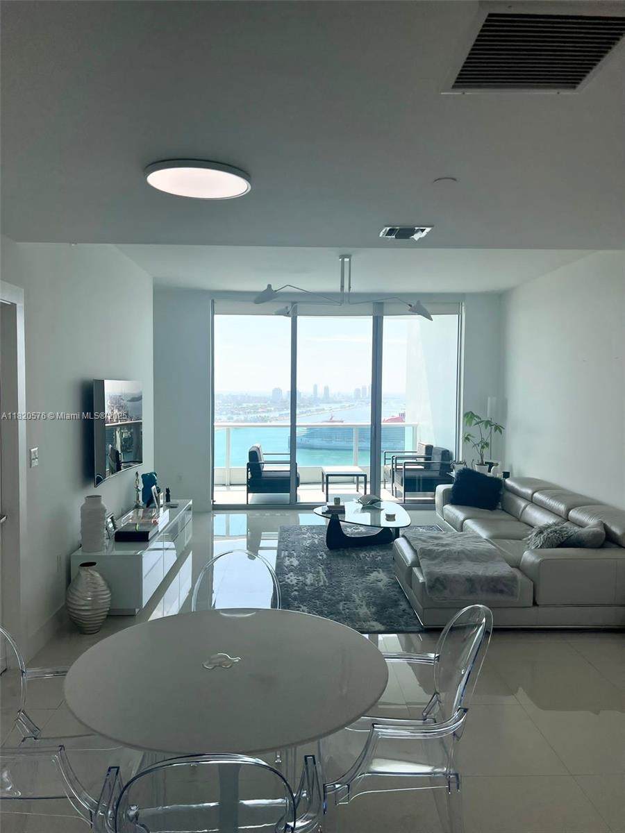 900 Biscayne Blvd - Photo 1