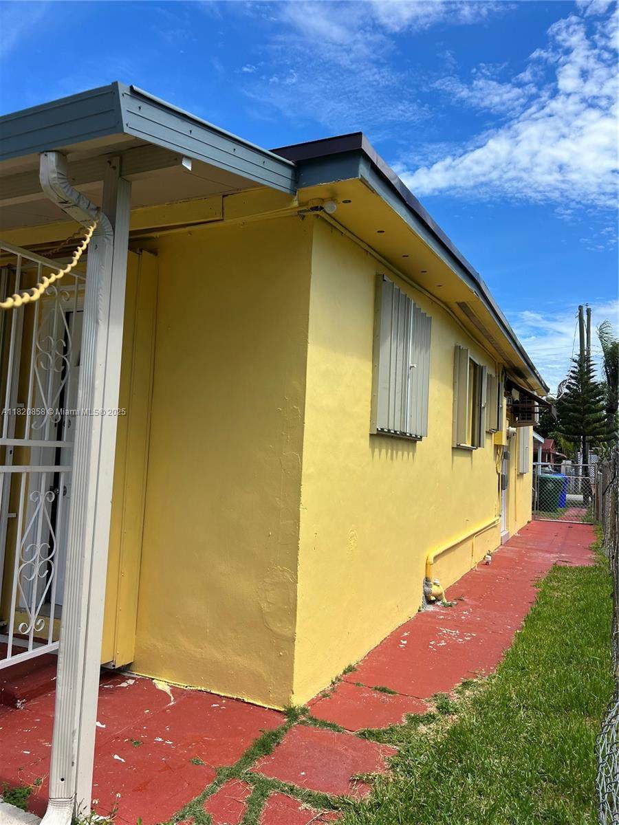 2331 Flagler Ter - Photo 1