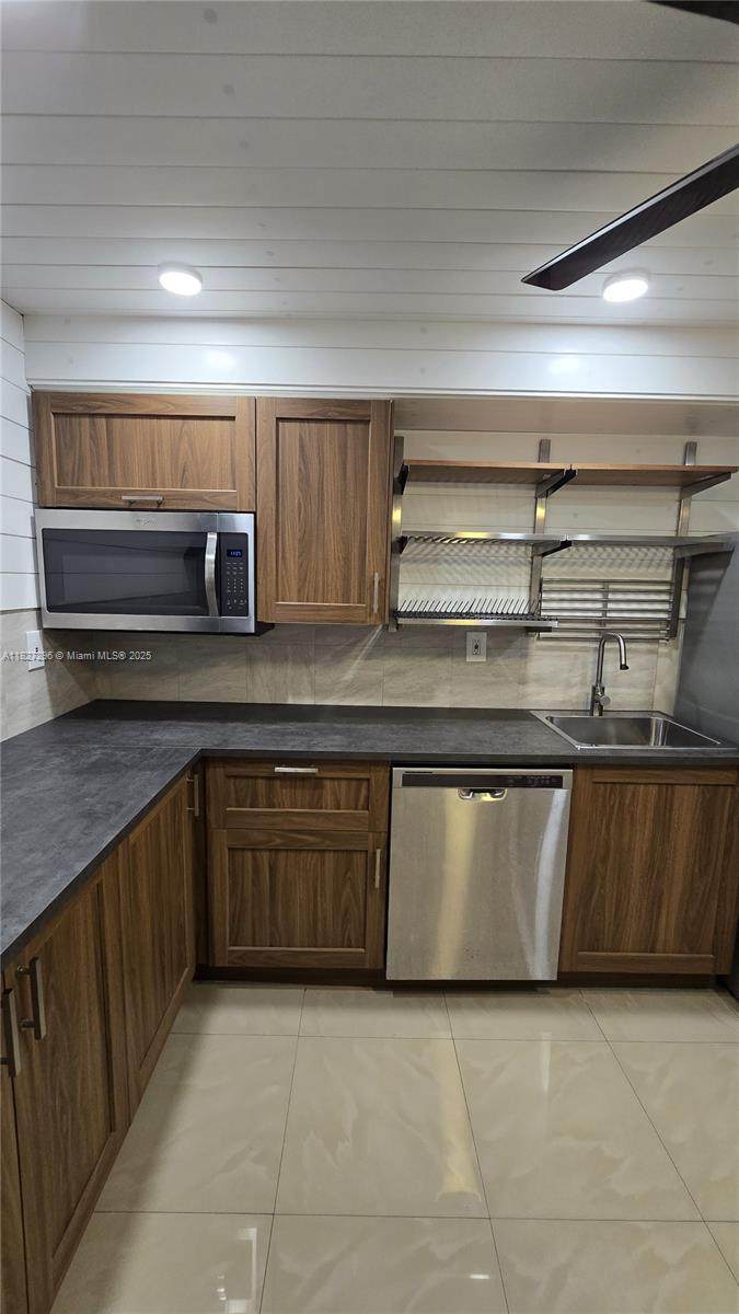 1000 Parkview Dr - Photo 1