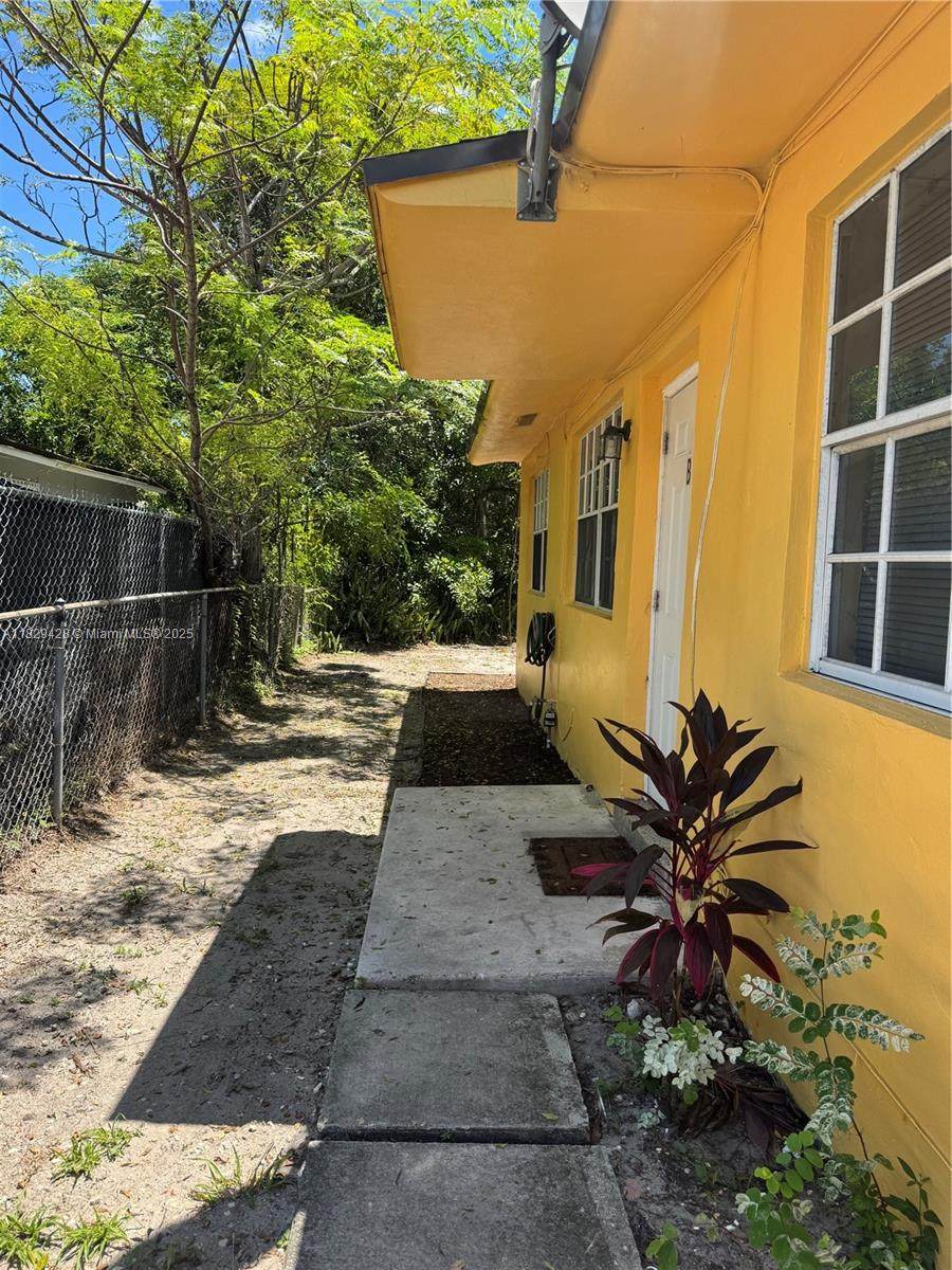 522 13th Ave - Photo 1