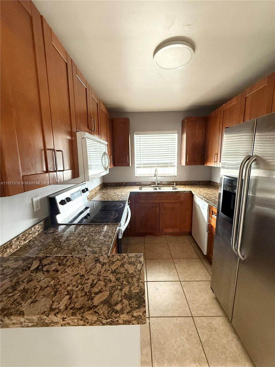 2521 Pierce St - Photo 1