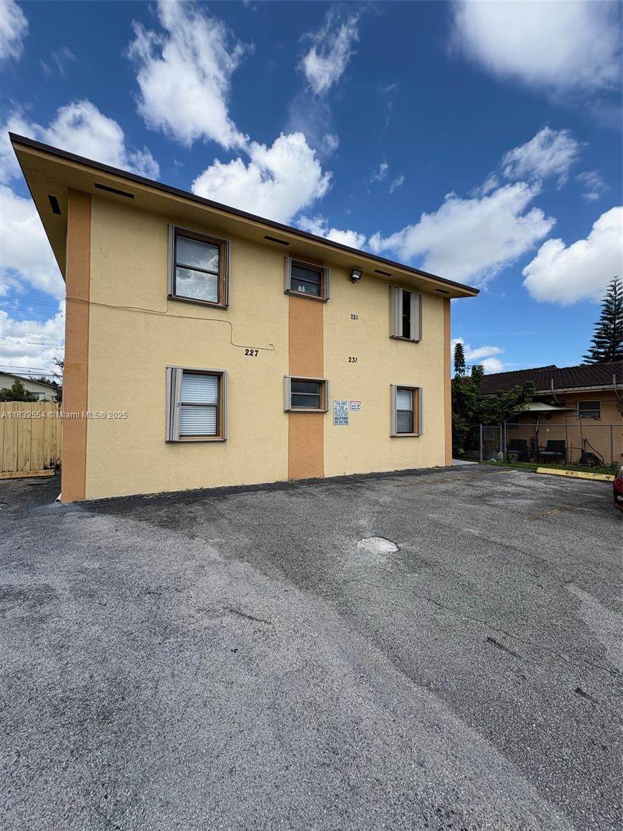 231 7th St - Photo 1