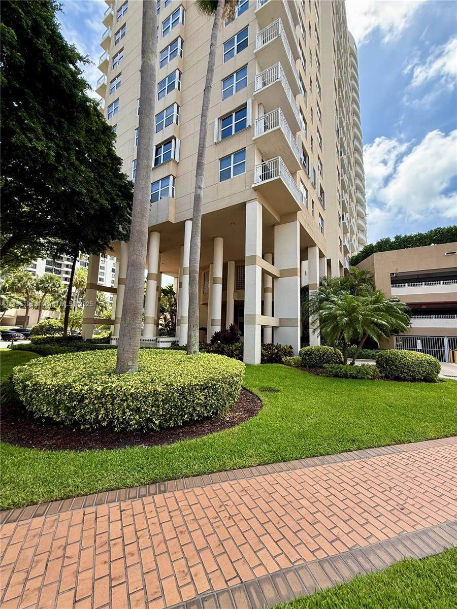 https://bt-photos.global.ssl.fastly.net/miami/1280_boomver_2_A11836198-2.jpg