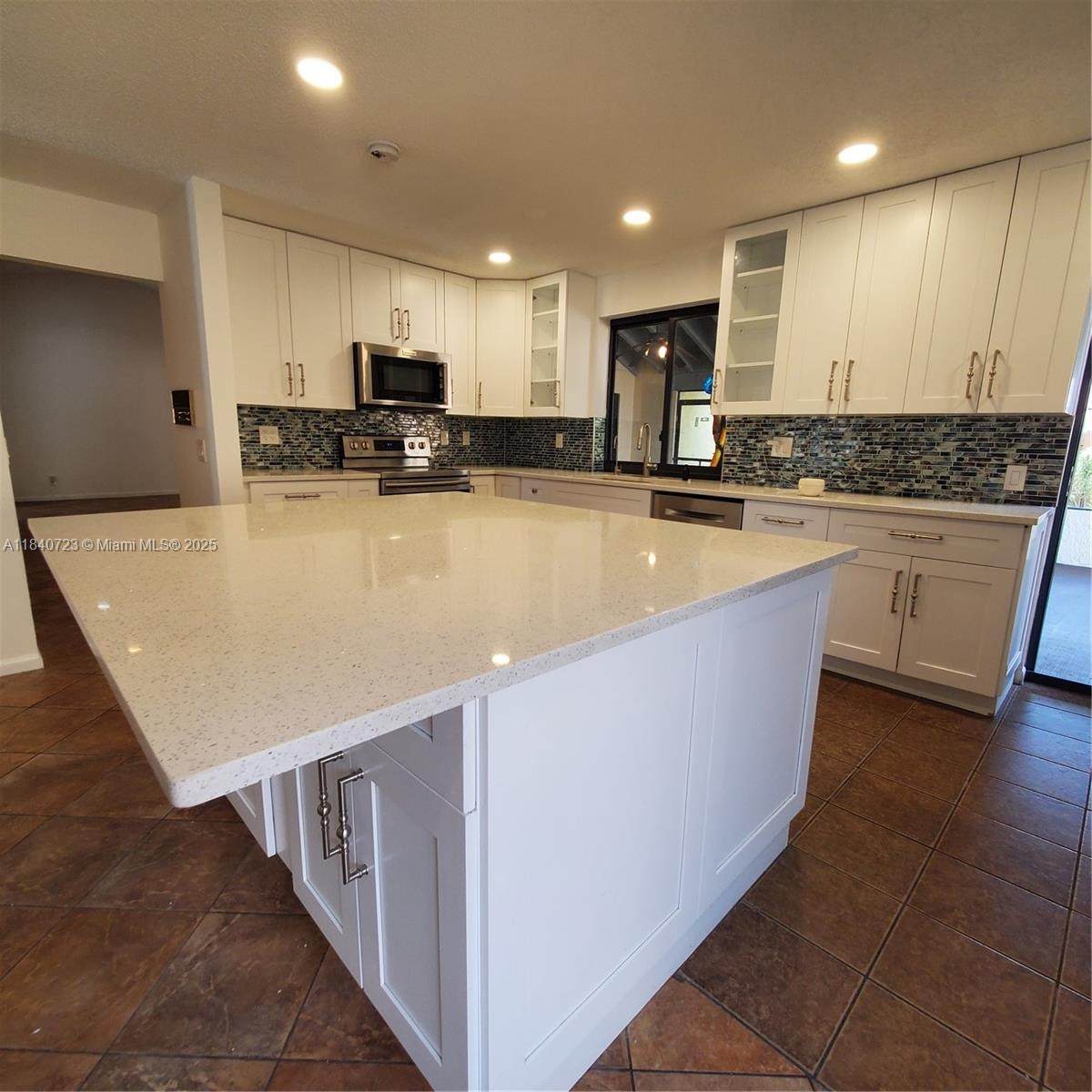 2159 Baton Rouge - Photo 1