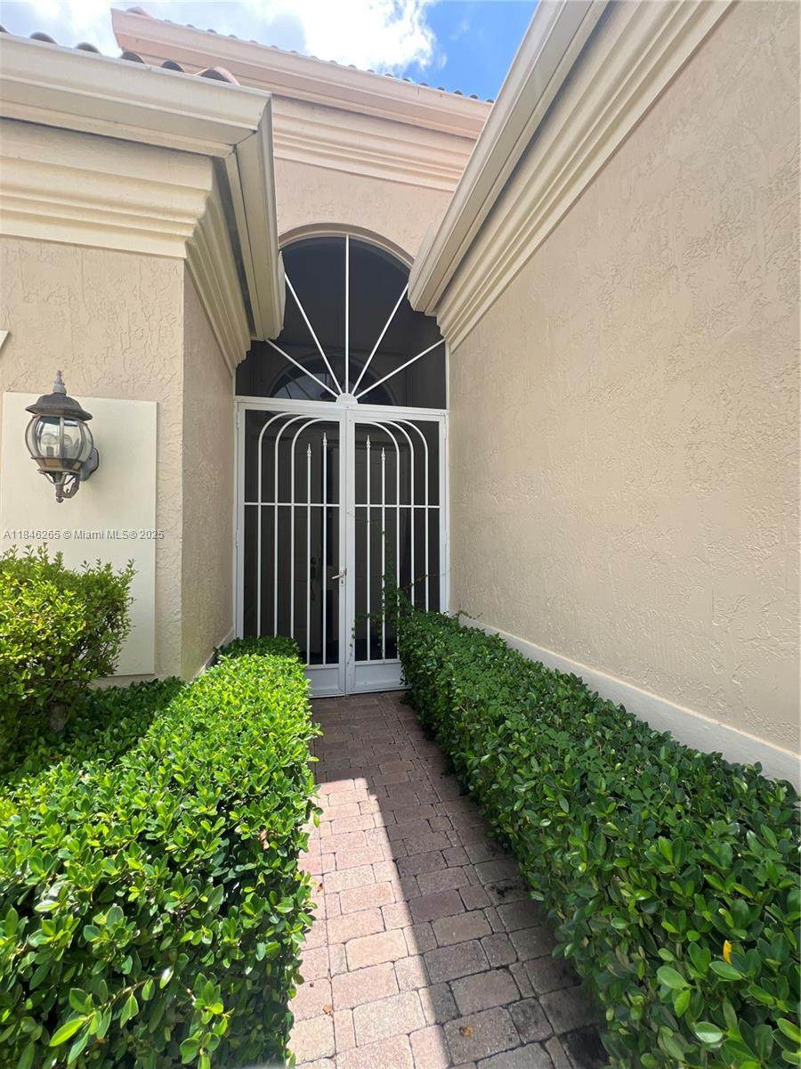 https://bt-photos.global.ssl.fastly.net/miami/1280_boomver_2_A11846265-2.jpg