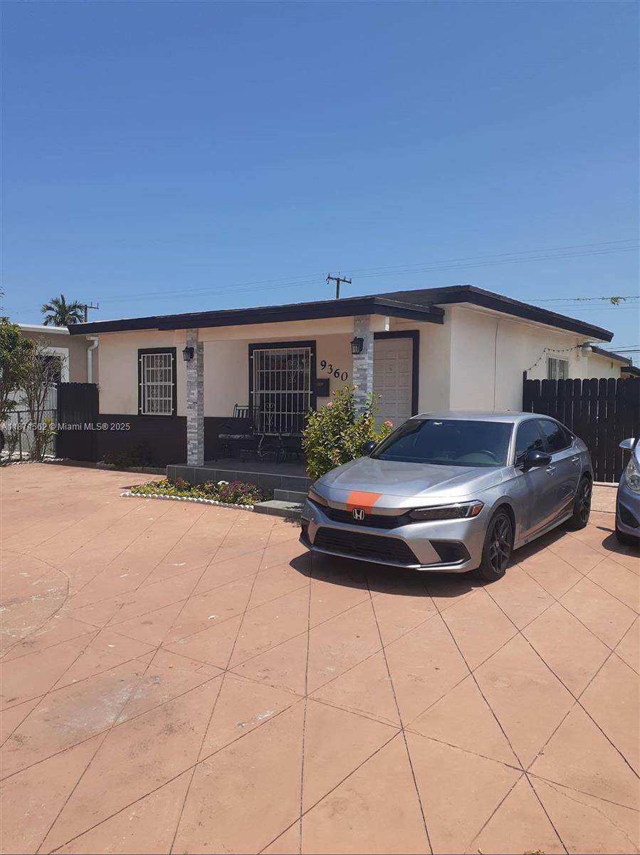 9360 37th St - Photo 1