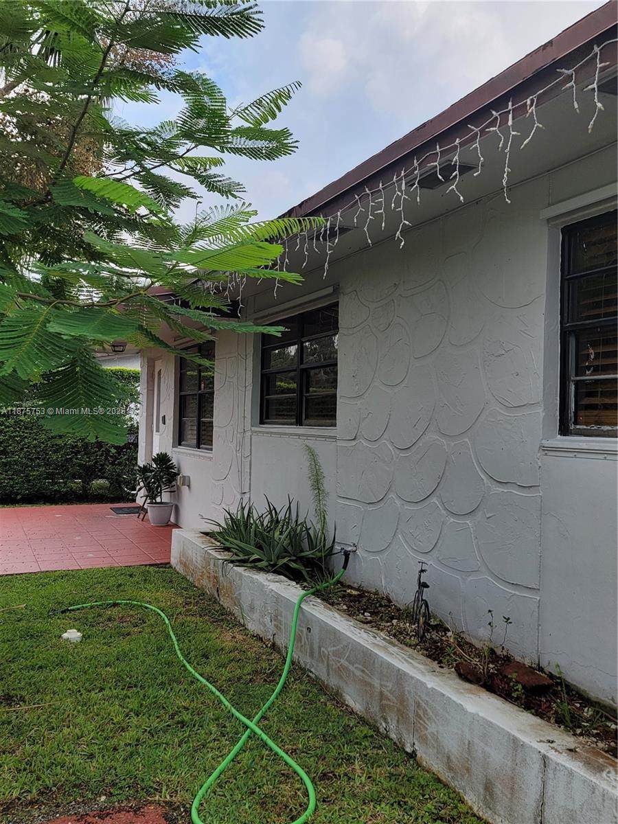 853 3rd St - Photo 1