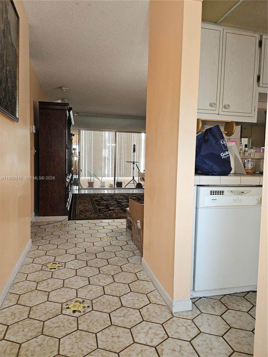 5121 Oakland Park Blvd - Photo 1