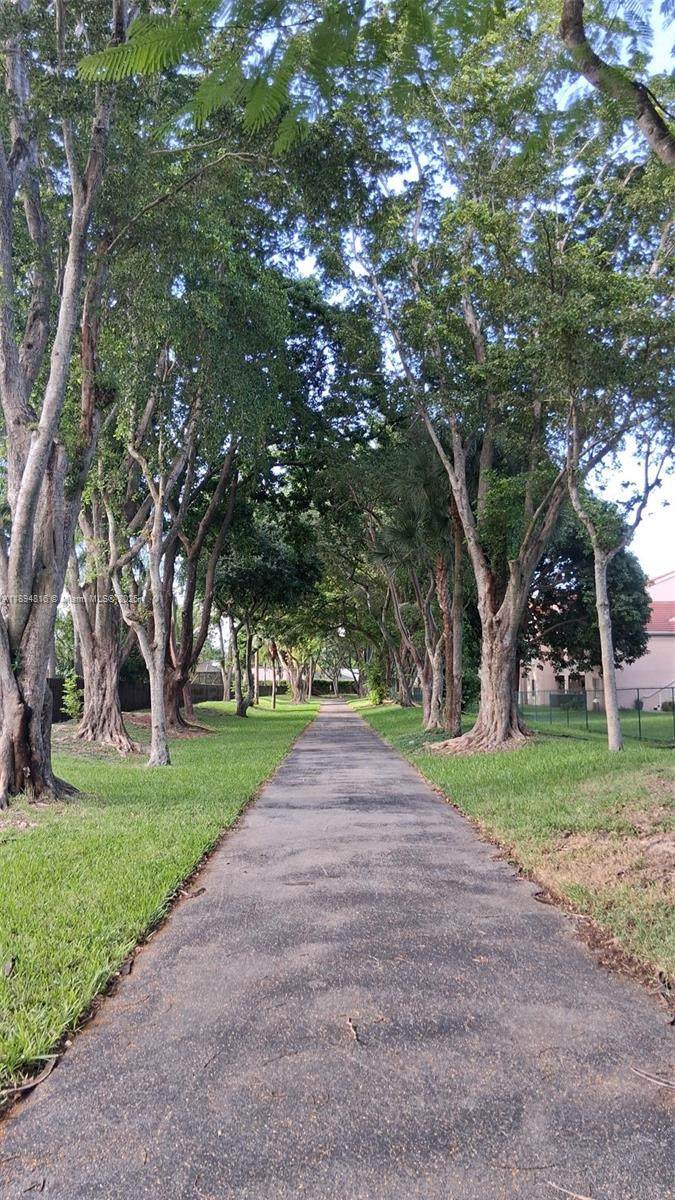 10420 158th Ct - Photo 1