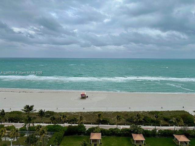 2625 Collins Ave - Photo 1