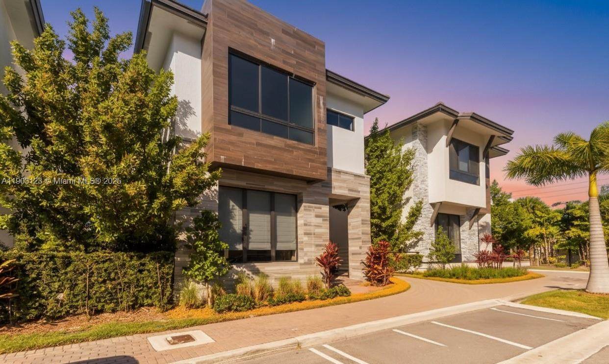 8013 42nd St - Photo 1