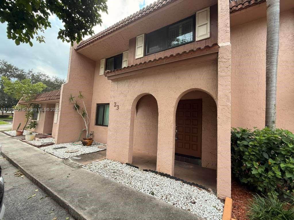 23 Valencia Dr - Photo 1