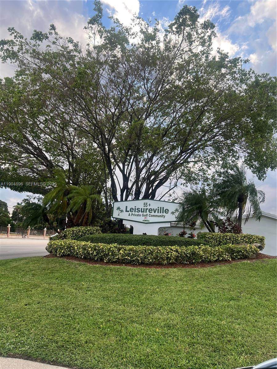 2501 Golf Blvd - Photo 1