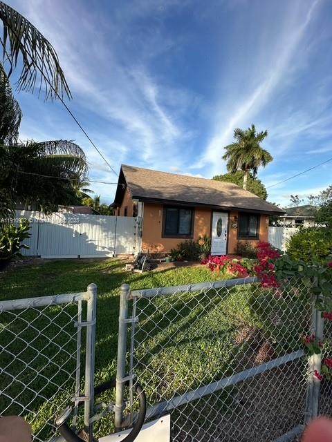 320 2nd St - Photo 1