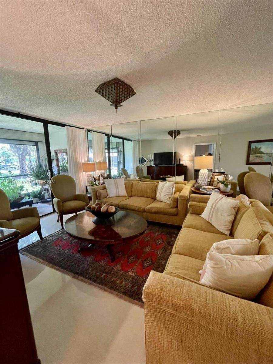 https://bt-photos.global.ssl.fastly.net/miami/1280_boomver_1_A11919144-2.jpg
