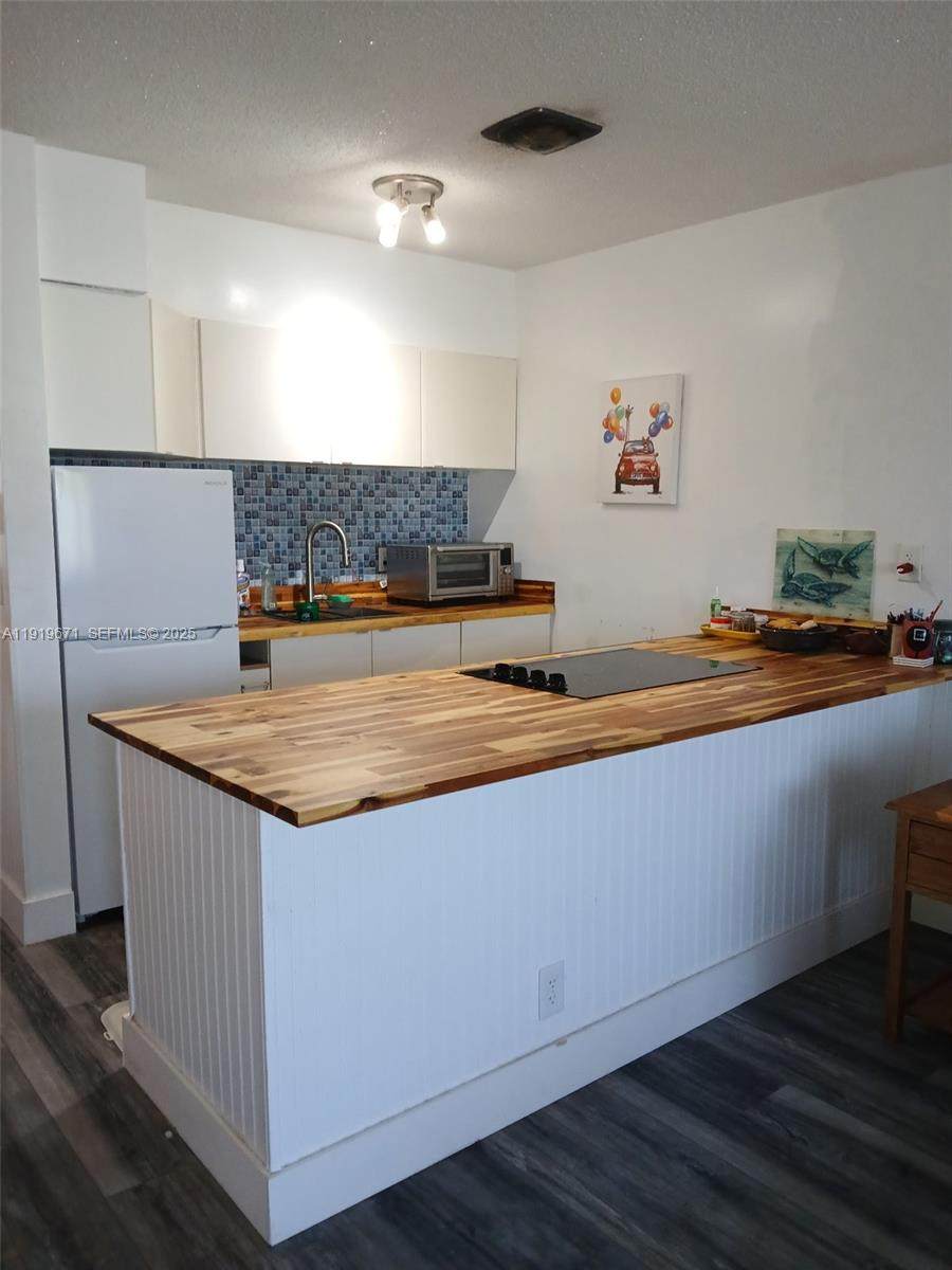 1000 10th Ter - Photo 1