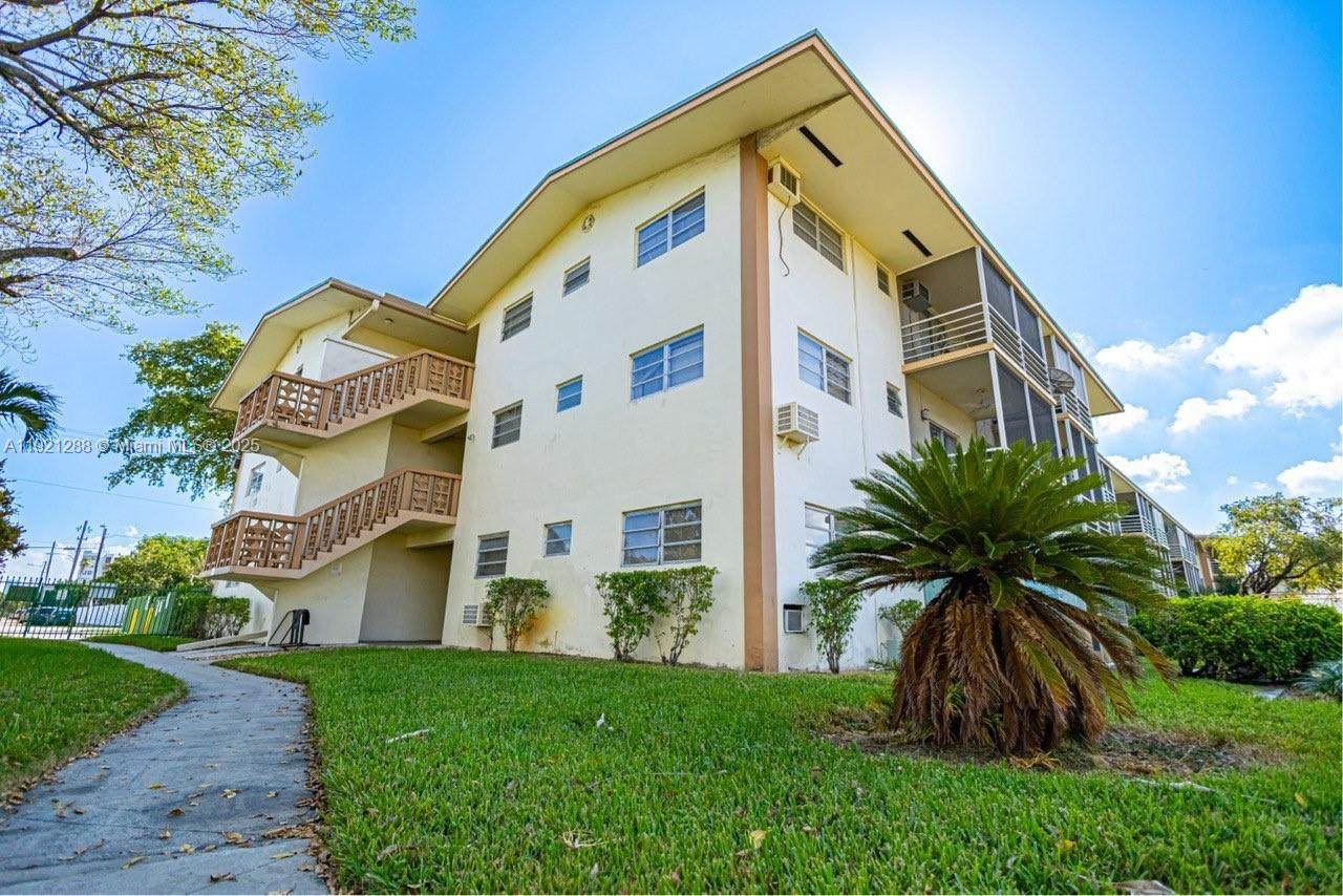 16790 14th Ave - Photo 1