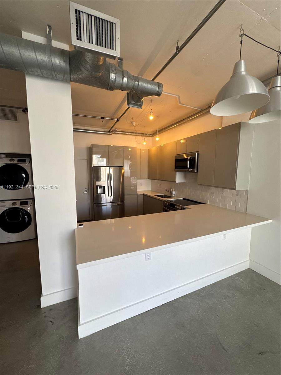 444 30th St - Photo 1