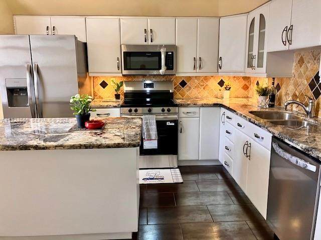 3910 Inverrary Blvd - Photo 1