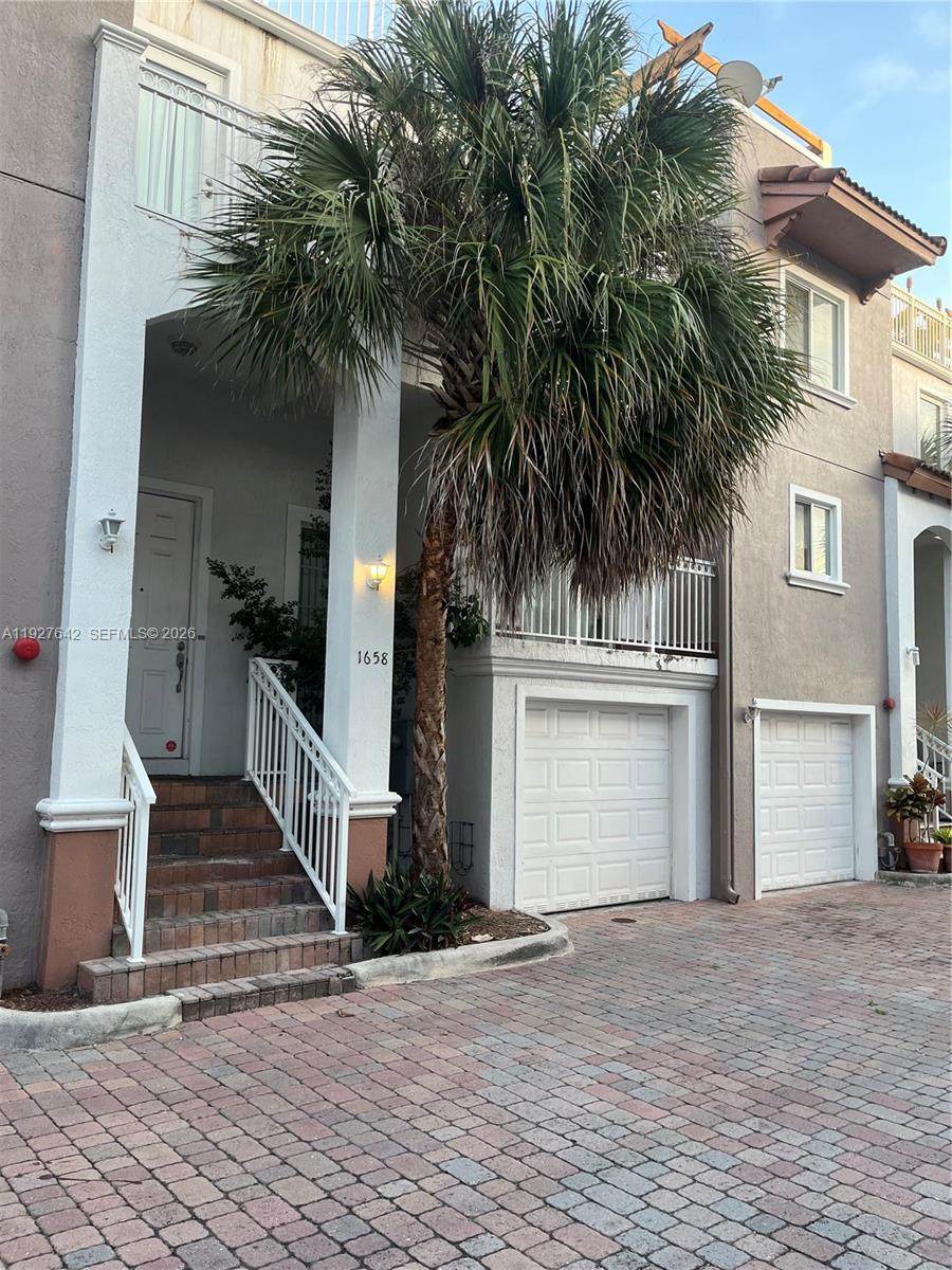 1658 Hayes St - Photo 1