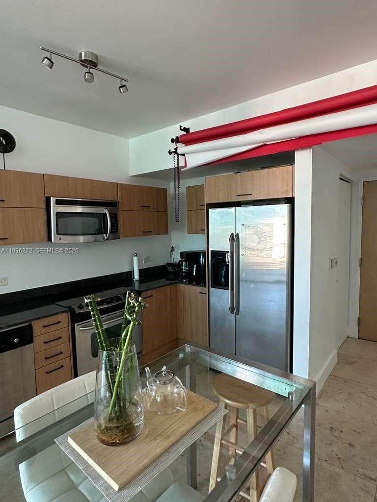 350 Miami Ave - Photo 1