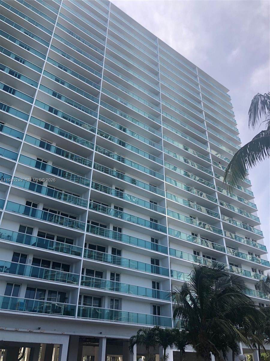 100 Bayview Dr - Photo 1
