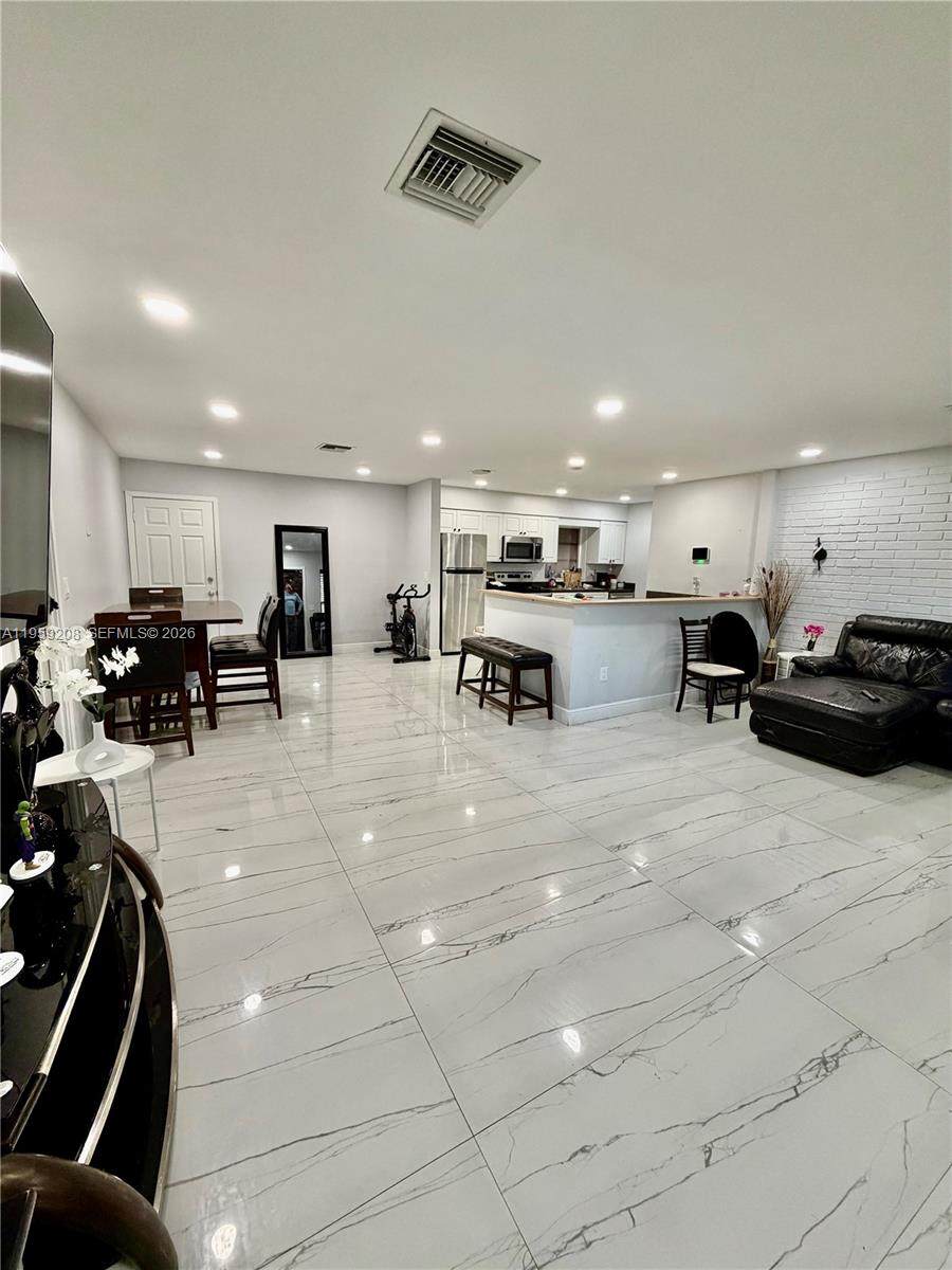 518 47th Ct - Photo 1