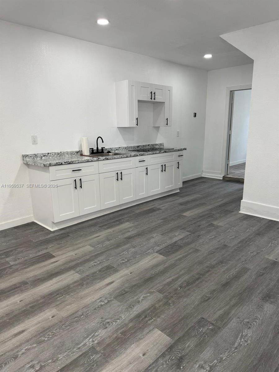 613 5th St - Photo 1