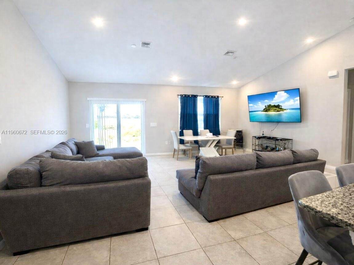 https://bt-photos.global.ssl.fastly.net/miami/orig_boomver_2_A11960672-2.jpg
