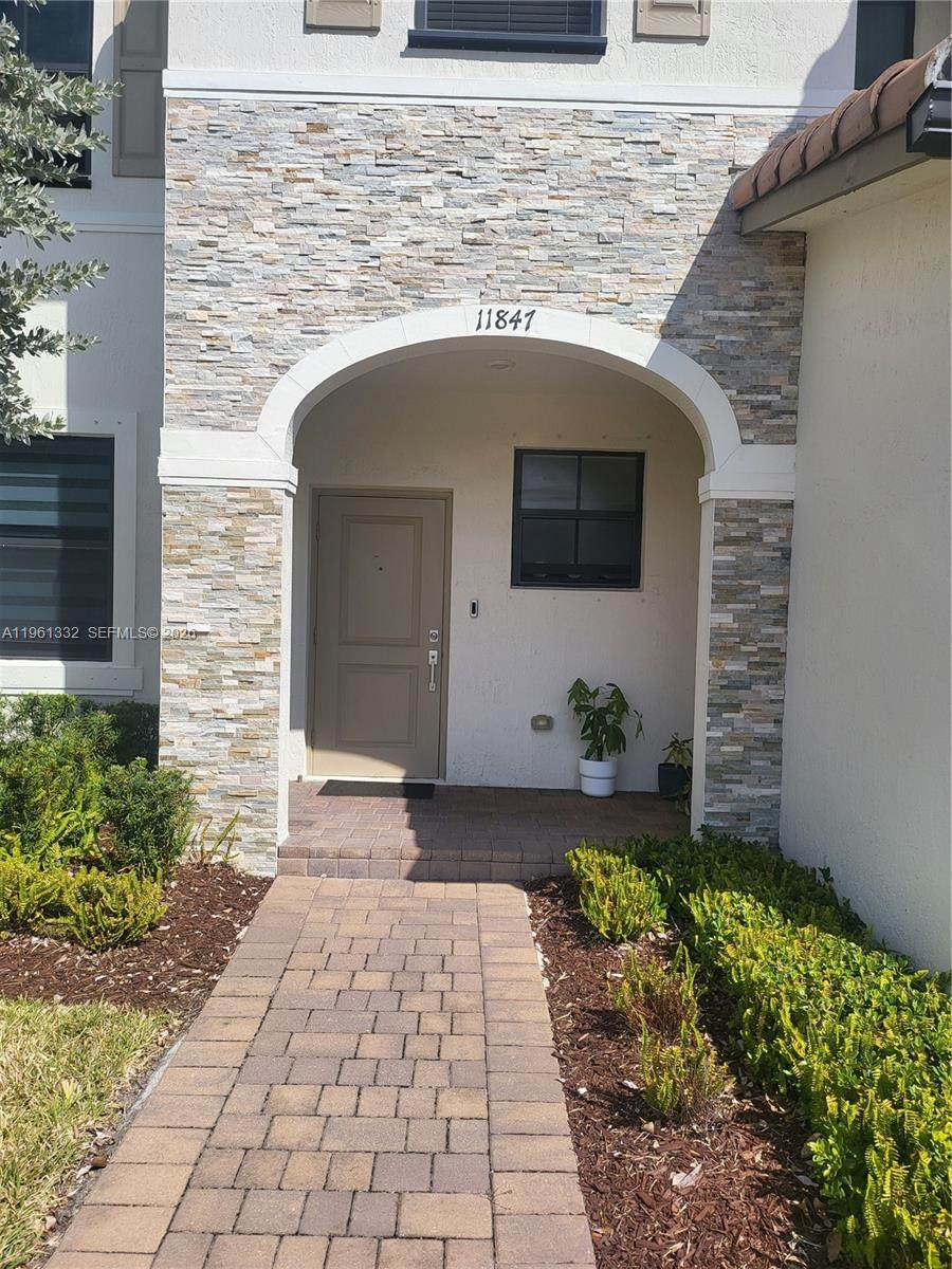 11847 246th Ter - Photo 1