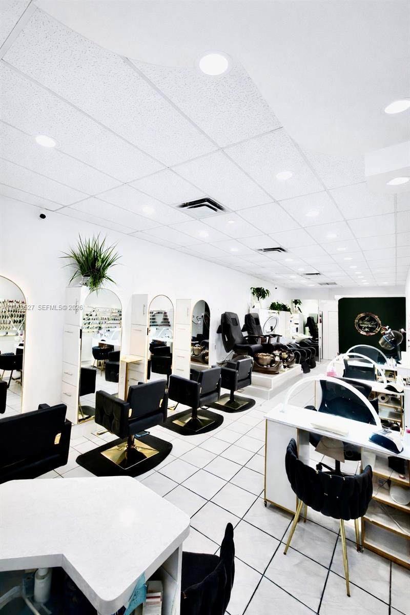  Beauty Salon Flagler St - Photo 1