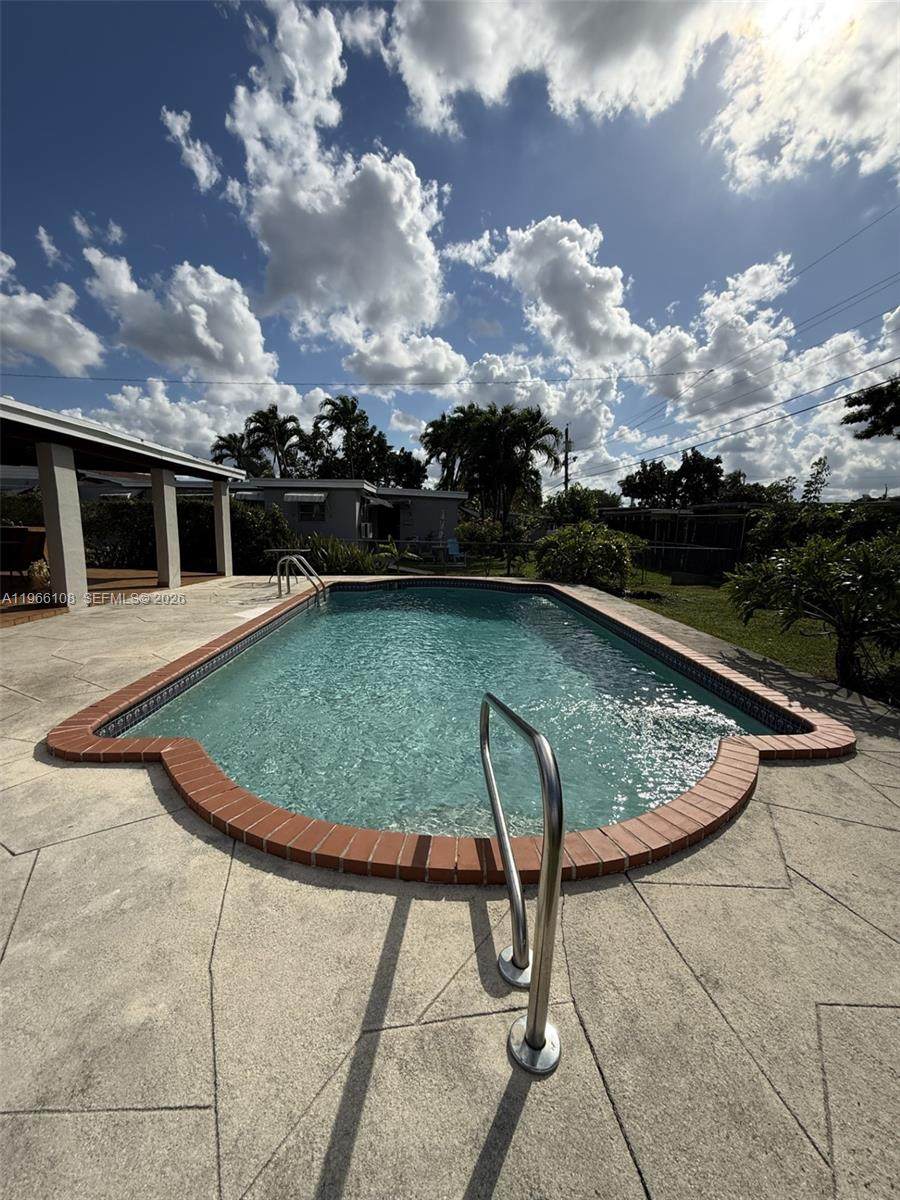 4012 102 Court - Photo 1