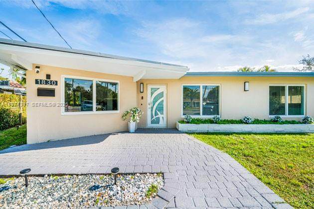 1830 32nd St - Photo 1