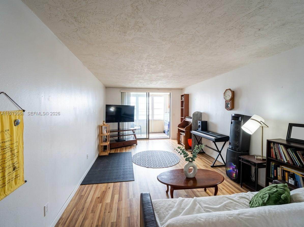 2841 Somerset Dr - Photo 1
