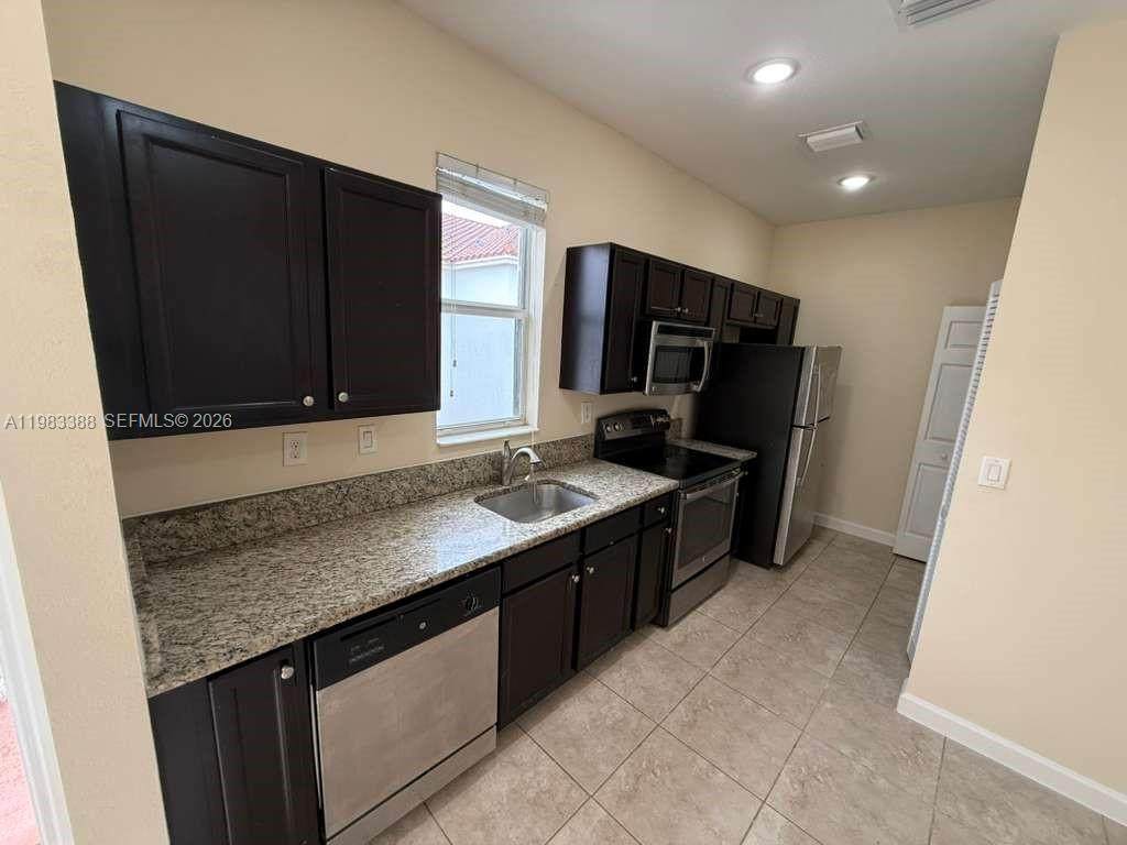 16735 95th St - Photo 1