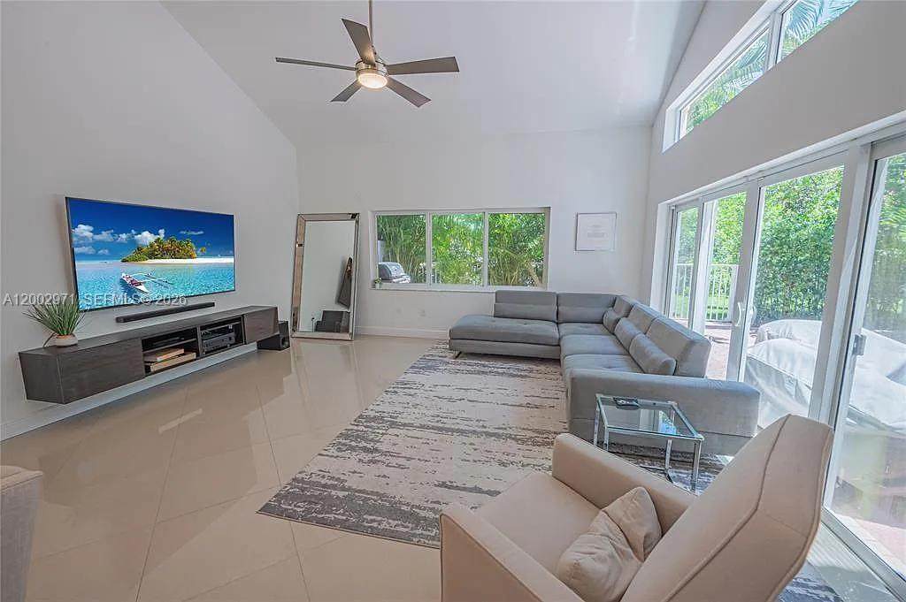 https://bt-photos.global.ssl.fastly.net/miami/orig_boomver_2_A12002971-2.jpg