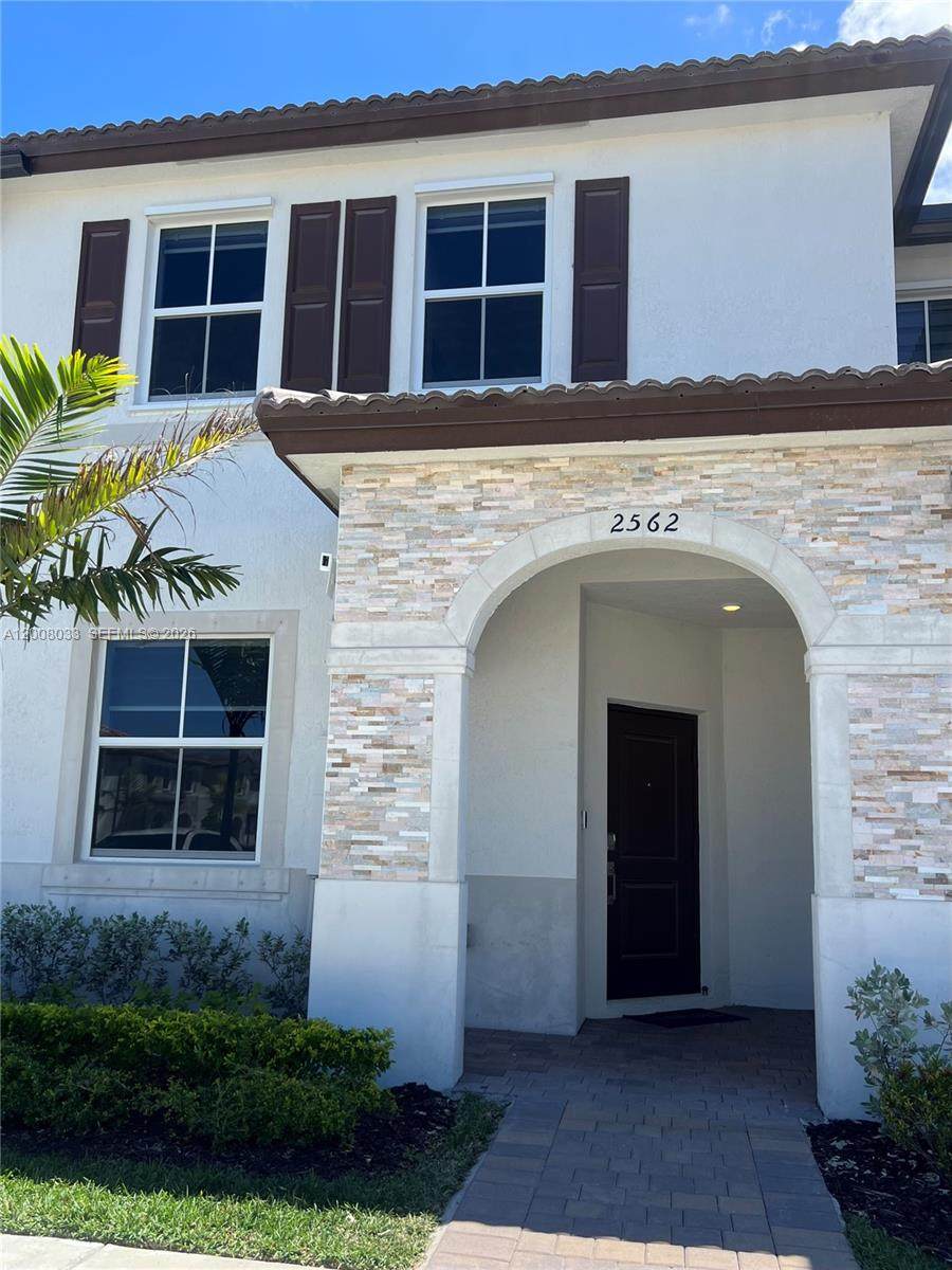 2562 29th St - Photo 1