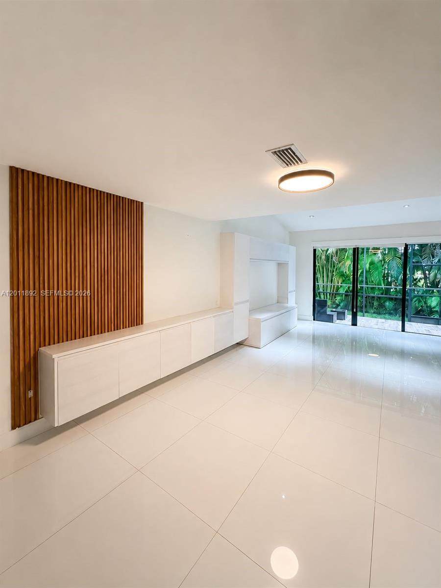 https://bt-photos.global.ssl.fastly.net/miami/1280_boomver_2_A12011892-2.jpg