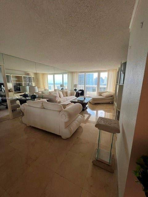 https://bt-photos.global.ssl.fastly.net/miami/orig_boomver_2_A12021481-2.jpg
