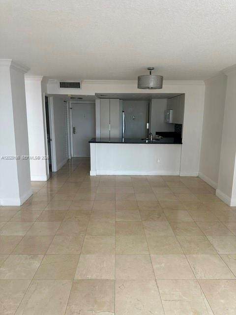 600 36th St - Photo 1