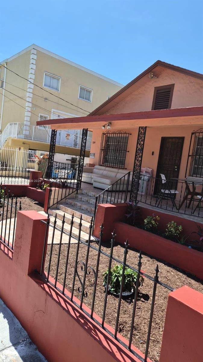 934 3rd St - Photo 1