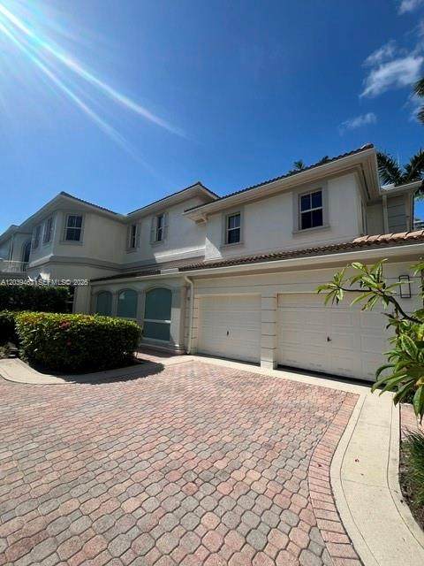 https://bt-photos.global.ssl.fastly.net/miami/1280_boomver_2_A12039463-2.jpg