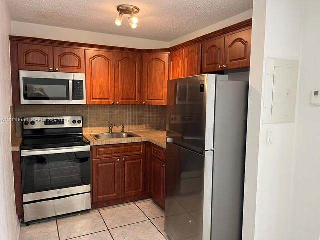444 4th St - Photo 1