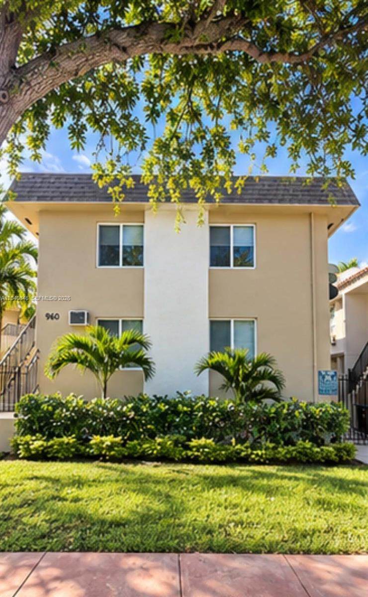 960 Biarritz Dr - Photo 1