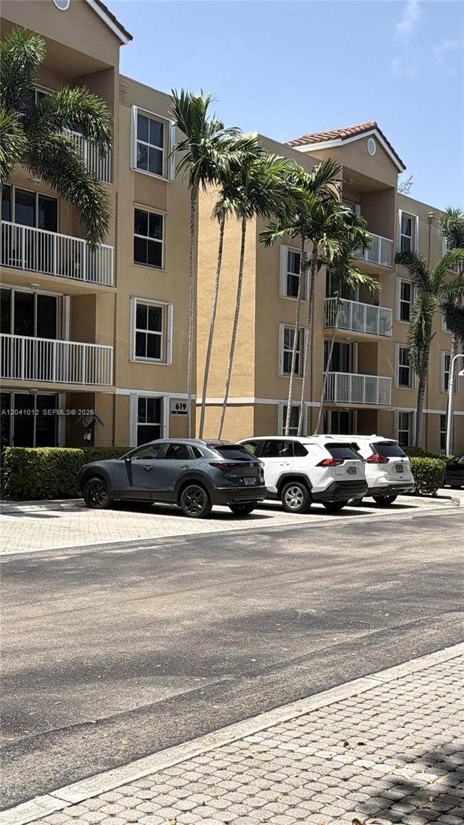 619 Sheridan St - Photo 1