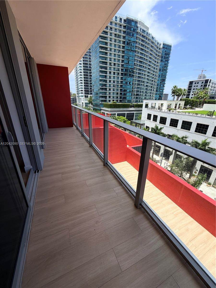 https://bt-photos.global.ssl.fastly.net/miami/1280_boomver_2_A12042090-2.jpg
